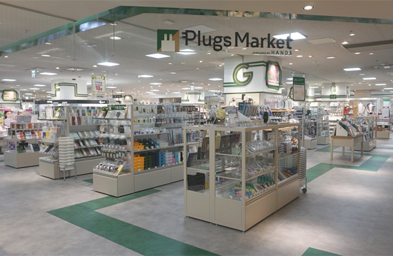 プラグス マーケット店内