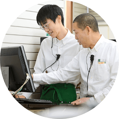 店舗フロア職の様子
